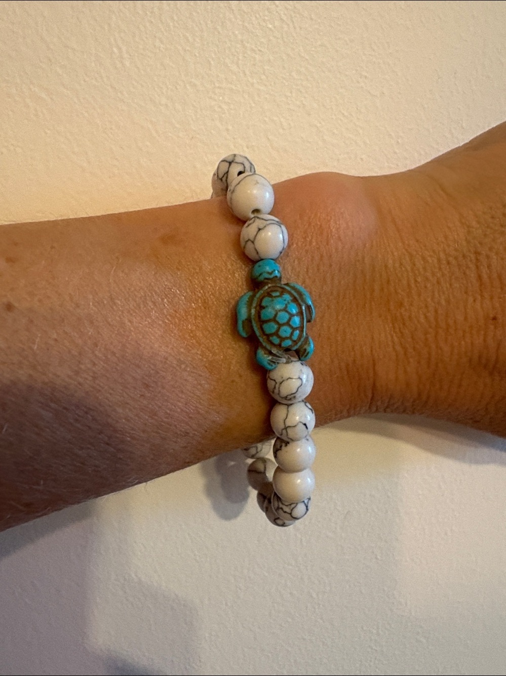 White Howlite Beaded Bracelet with Turquoise Turtle Charm